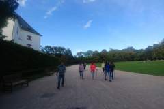 Promenáda před Letohrádkem Hvězda