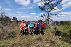 Vrcholové foto a pak svačina :) | Výlet s nordic walking s Nezrezneme.cz - Český kras plný krás I., sobota 8. 5. 2021