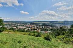 Zastávku na téhle vyhlídce si nemůžeme nechat ujít. Beroun jako na dlani