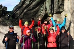 Nordiková partička napodobuje jednu z postav na pomníku FrantiškaPalackého  (foto: Fred Rooks)