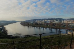 Nádherný výhled z Vyšehradu na Vltavu směrem k Podolí a Braníku