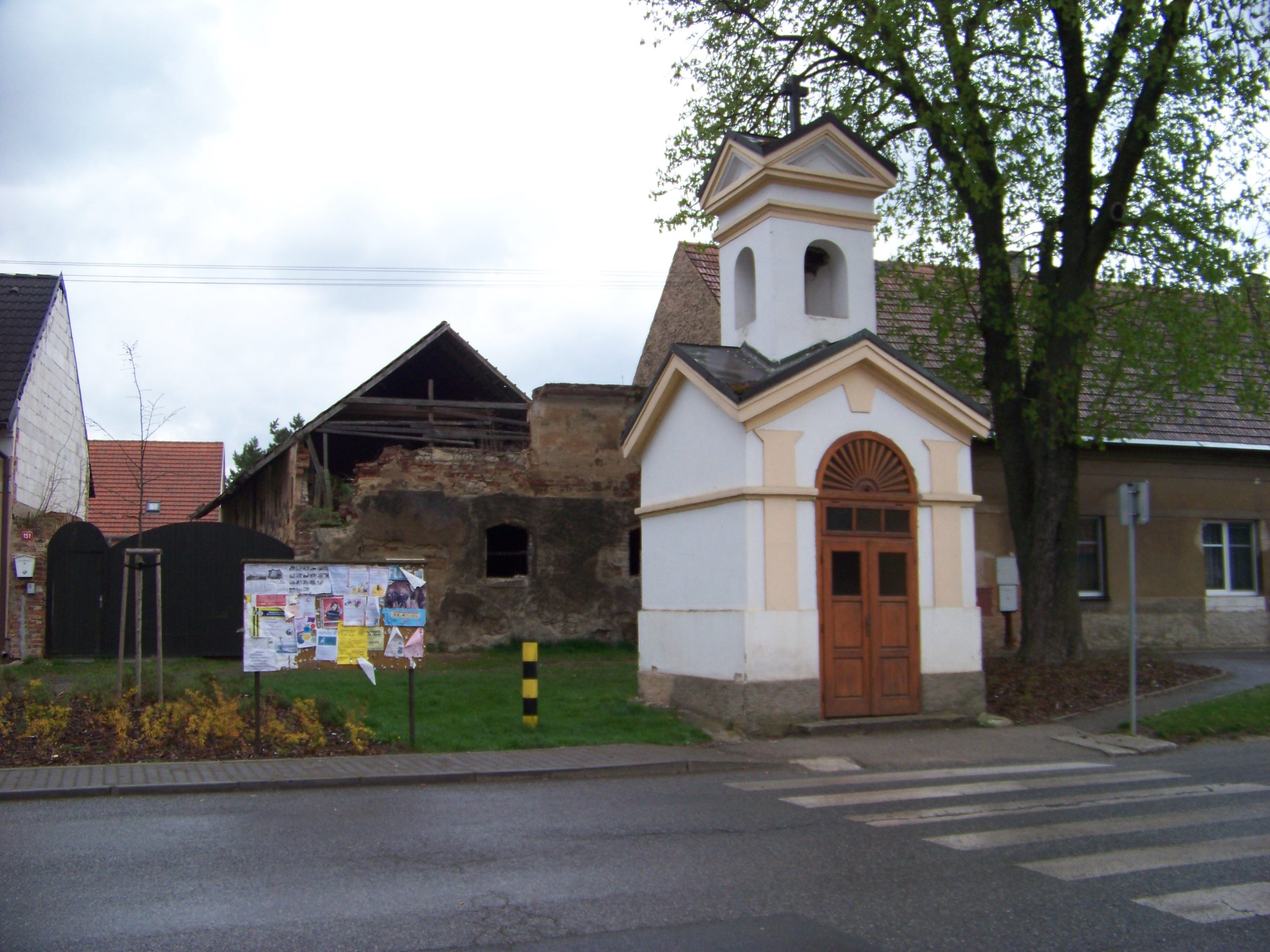 Kaplička sv. Jana Nepomuského v Drahelčicích, okres Praha-západ