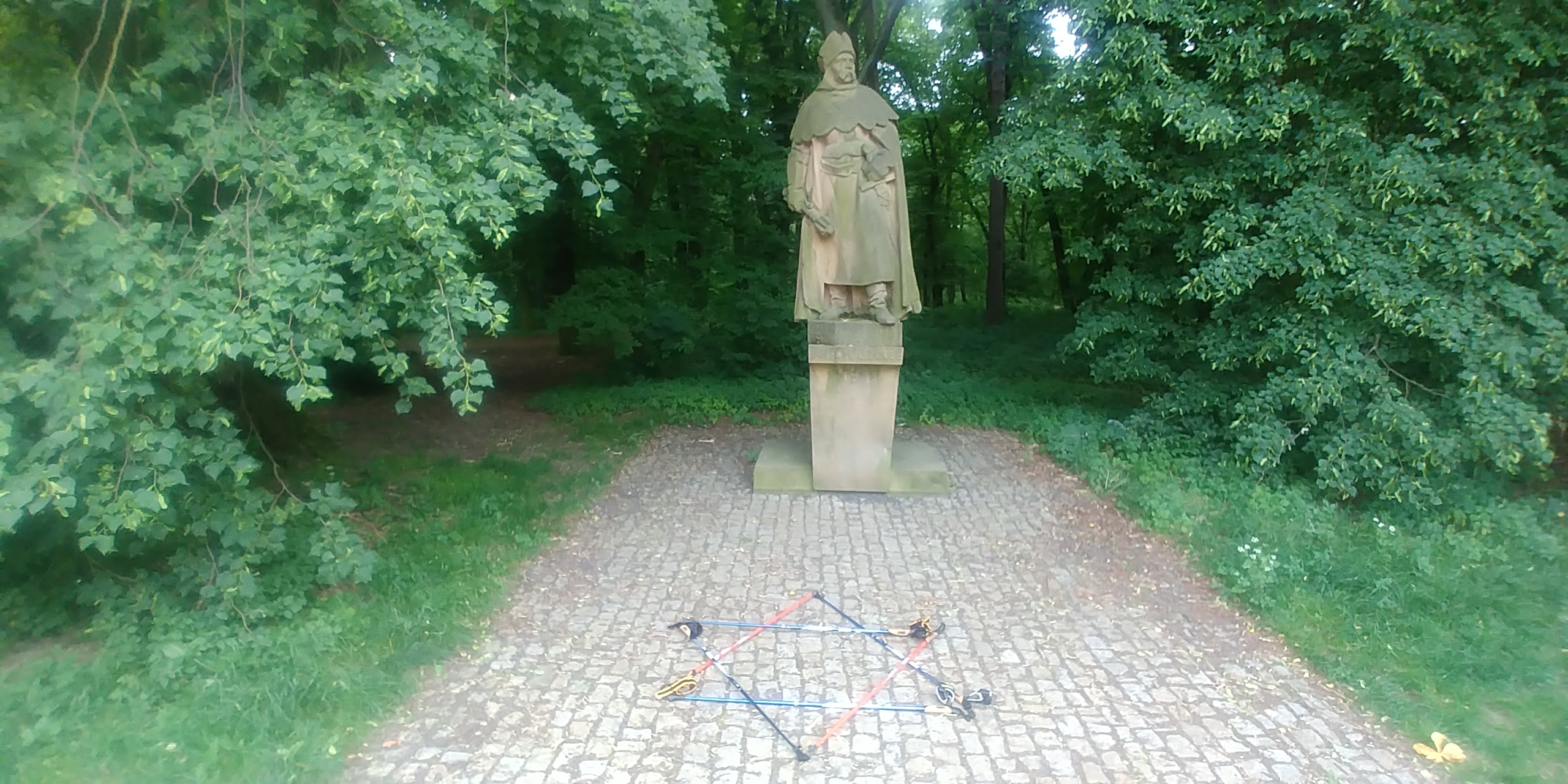 Nordic walking v Oboře Hvězda - sraz u sochy Jana Roháče z Dubé
