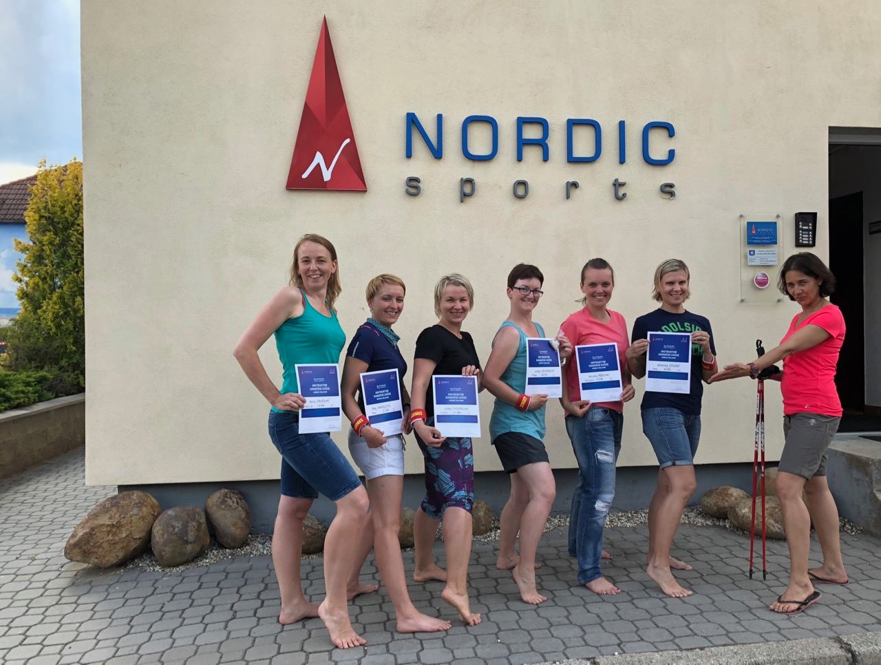 Instruktorky kondiční chůze / nordic walking s čerstvým osvědčením (28. 5. 2018, Nordic sports, Brno). Uprostřed Lenka Křivánková