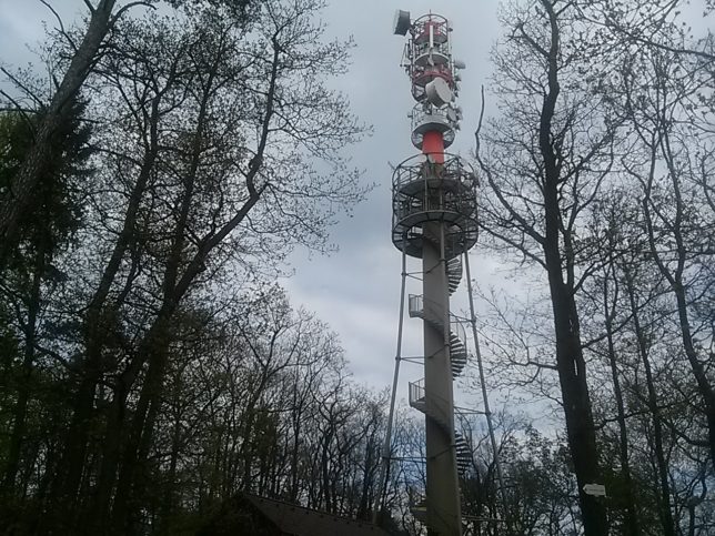Rozhledna nedaleko obce Lhotka u Berouna