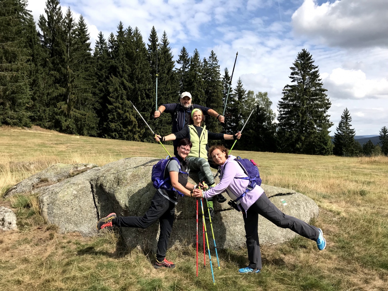 Na našich výletech s nordic walking si užijete spoustu legrace! Lenka Křivánková, Nezrezneme.cz