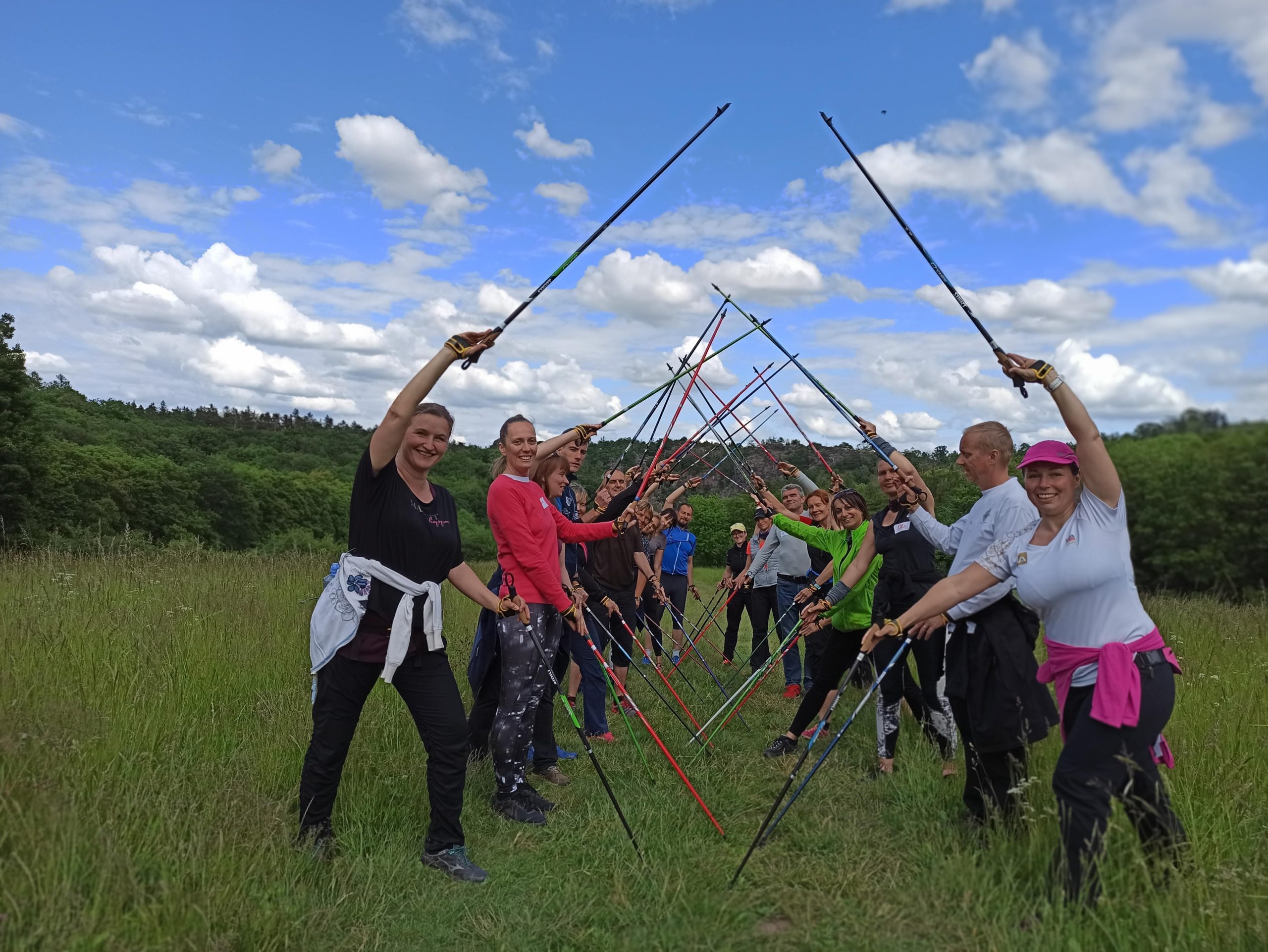 Účastníci jednodenního Základního kursu Nordic Walking v Praze-Nebušicích s Miroslavem Mirou, Nordic sports, 30.5.2020