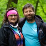 Manželský pár klientů | Toulky s B BRAUN Medical, nordic walking a mindfulness, Obora Hvězda, Praha 27. 5. 2021