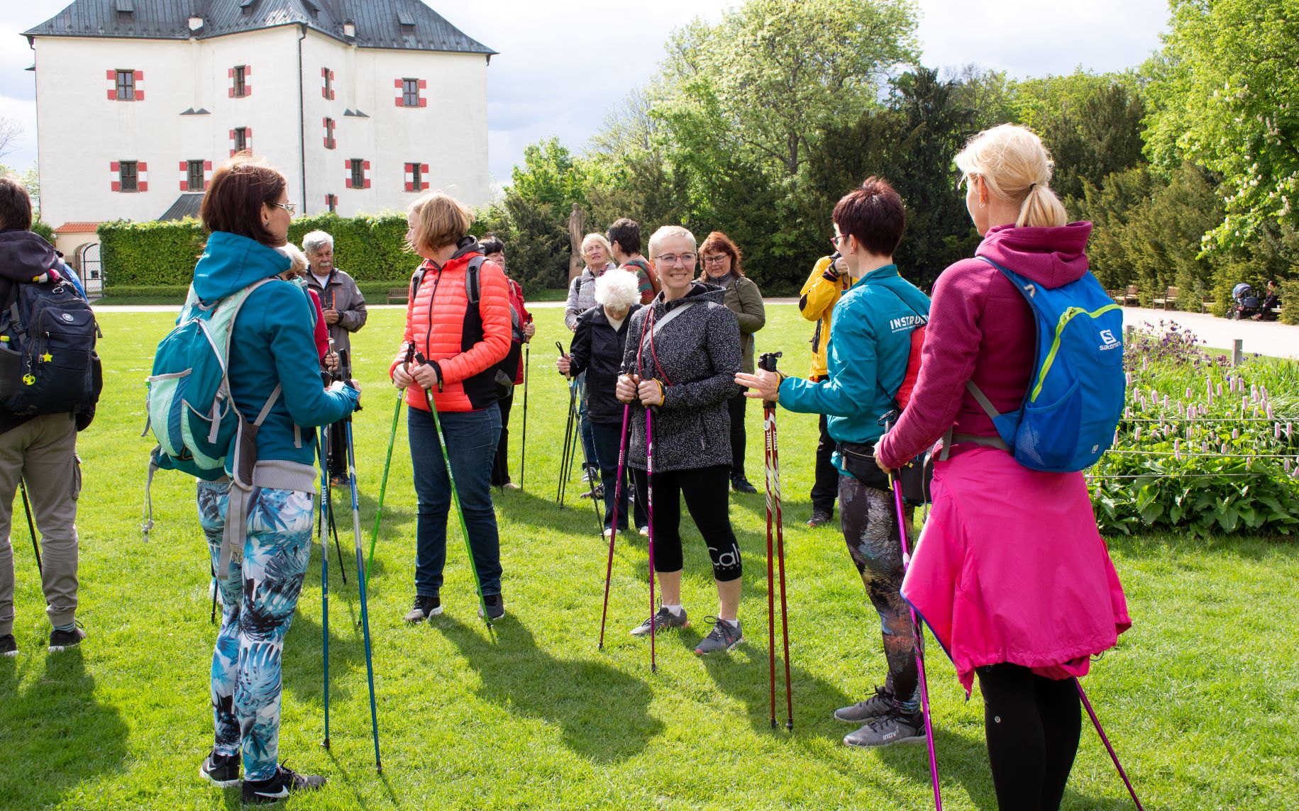 Touky-s-BBRAUN-Medical-nordic-walking-Lenka-Krivankova-Nezreznemecz-Obora-Hvezda-2021-05-27-u-letohradku-foto-Valerie-Spulakova-m U letohrádku Hvězda | Toulky s B BRAUN Medical, nordic walking a mindfulness, Obora Hvězda, Praha 27. 5. 2021
