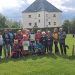 Společné foto před letohrádkem Hvězda | | Toulky s B BRAUN Medical, nordic walking a mindfulness, Obora Hvězda, Praha 27. 5. 2021