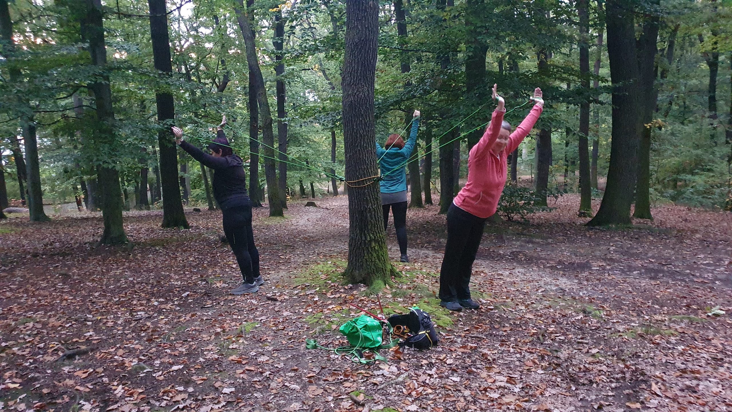 Skupinová lekce nordic walking a cvičení s gumami Nordic Walking gym. Lenka Křivánková, Nezrezneme.cz