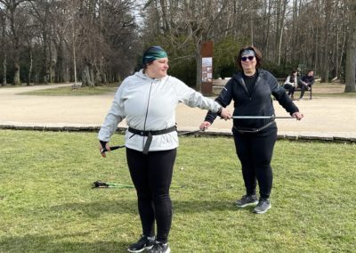 Osm báječných žen se během sobotního dopoledne seznámilo se základy kondiční chůze v pražskké Oboře Hvězda. Kurz vedla Lenka Křivánková, Nezrezneme.cz