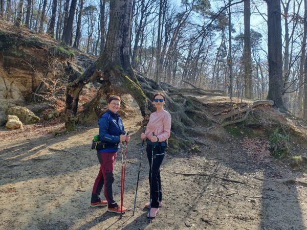 Balíček Životní START s Nordic Walking, Pavla. 3 lekce kondiční chůze s Nezrezneme.cz. Obora Hvězda, Praha 6. Vede Lenka Křivánková