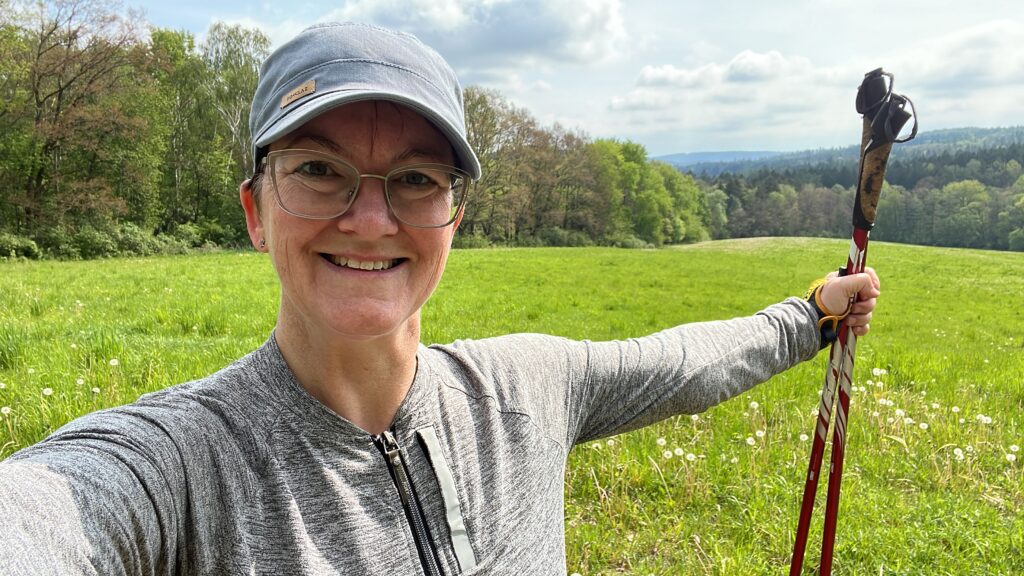 Jsem Lenka a těším se, že spolu s Nordic Walking nezrezneme! Pořádám kurzy a výšlapy s Nordic Walking v Praze a na Berounsku.